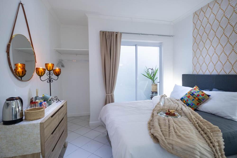 Апартаменты Quiet & Cosy In Claremont Кейптаун Экстерьер фото